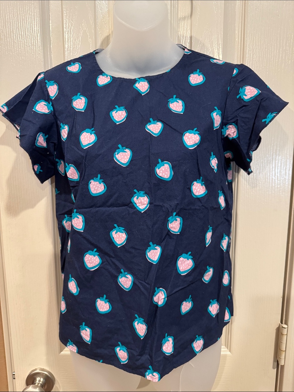 Draper James Cotton Strawberry themed Top. Sz 4